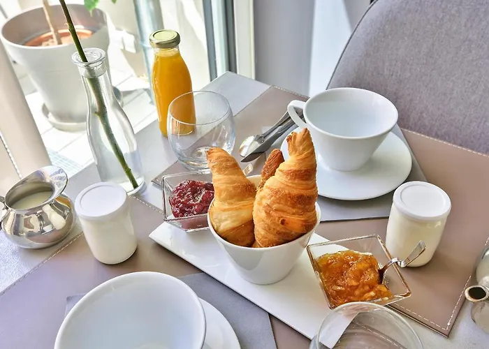 Le Clos De L'olivier Couette-café 4*