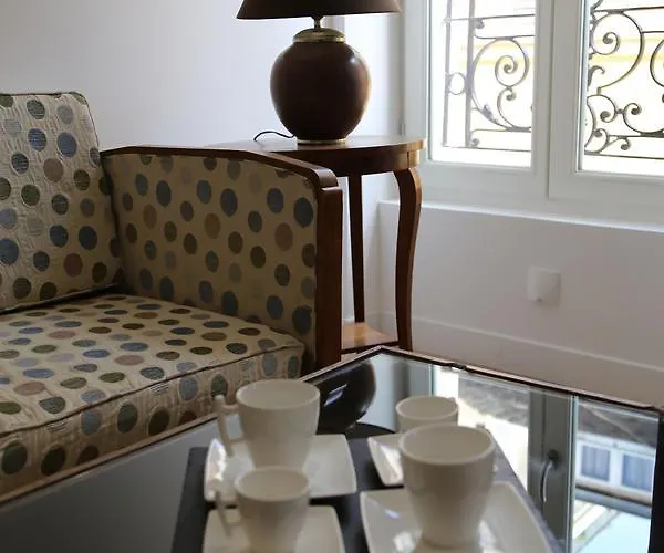 Le Clos De L'olivier Couette-café Paris